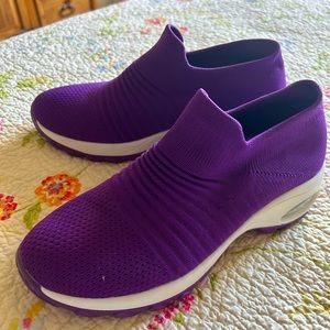 STQ women’s 7.5 purple sneakers